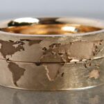 Weltkarte Gold Ringe 7 Kontinente Ringe aus Gelbgold Oberfläche mattiert auch aus Ihrem Altgold. Umweltfreundliche und individuelle Herstellung.