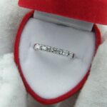 Damen Ring aus 585/- Weißgold rhodiniert mit 6 natürlichen Diamanten