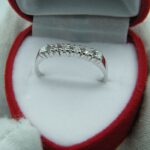 Damen Ring aus 585/- Weißgold rhodiniert mit 6 natürlichen Diamanten