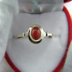 Antiker Goldring 333 mit einem Koral