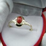 Antiker Goldring 333 mit einem Koral