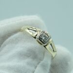 Antiker Goldring mit einem natürlichen Diamanten