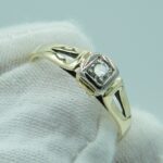 Antiker Goldring mit einem natürlichen Diamanten