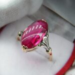 Art Deco Ring aus Gold 585 - Platin mit einem Rubin Cabochon