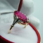 Art Deco Ring aus Gold 585 - Platin mit einem Rubin Cabochon