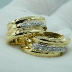 Extravagante Creolen aus 750 Gold mit natürlichen Diamanten