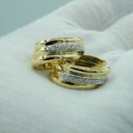 Extravagante Creolen aus 750 Gold mit natürlichen Diamanten