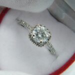 Hallo Weißgoldring mit natürlichen Diamanten 