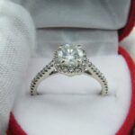 Hallo Weißgoldring mit natürlichen Diamanten 