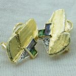 Ohrclips aus 585 Gold mit natürlichen Saphiren, Smaragden und Diamanten