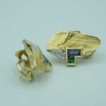 Ohrclips aus 585 Gold mit natürlichen Saphiren, Smaragden und Diamanten