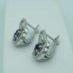 Ohrclips aus 585 Gold mit natürlichen Saphiren, Smaragden und Diamanten