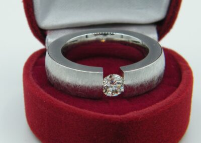 Verlobungsring aus Weißgold, sehr massiv mit einem halb karäter 0,5ct