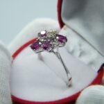 Vintage Ring aus 750 Weißgold mit Rubinen und Diamanten