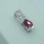 Weißgold 585 Anhänger mit einem natürlichen Rubin