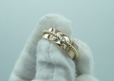 Witwenring mit Diamant und Kugelring aus 585 Gold - zwei zusammengeschmolzene Ringe