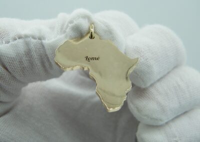 Afrika Anhänger aus 585 Gold massiv - 2mm Stärke mit Gravur