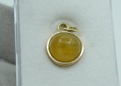 Goldanhänger für eine gelbe Katzenauge Edelstein