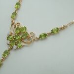 Edles Collier aus Roségold mit strahlenden Peridoten