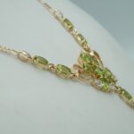 Edles Collier aus Roségold mit strahlenden Peridoten