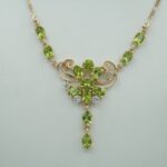 Edles Collier aus Roségold mit strahlenden Peridoten