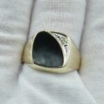 Massiver Herrenring Signet aus 585 Gelbgold mit Onyx und Diamant