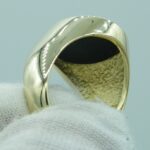 Massiver Herrenring aus 333 Gelbgold mit Onyx in ovale Form