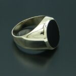 Massiver Herrenring aus 333 Gelbgold mit Onyx in ovale Form