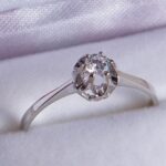 Edler Weißgoldring aus 585er Gold mit natürlichem Diamanten