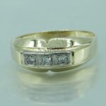 Antiker Ring aus 585/- Gelbgold mit 3 natürlichen Diamanten