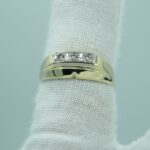 Antiker Ring aus 585/- Gelbgold mit 3 natürlichen Diamanten