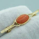 Antike Korallen Brosche aus 750 Gold