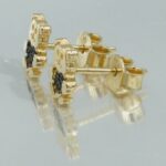 Bären Ohrstecker mit edlen Gold Glanz und dem zauberhaften Design mit gefassten schwarzen Zirkonien