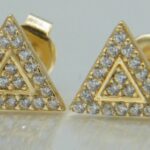 Dreieckige Ohrstecker aus 585 Gold mit Zirkonia Steinen