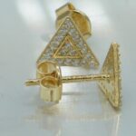 Dreieckige Ohrstecker aus 585 Gold mit Zirkonia Steinen