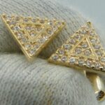 Dreieckige Ohrstecker aus 585 Gold mit Zirkonia Steinen
