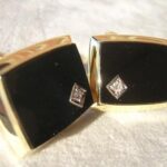 Massive Manschettenknöpfe aus 585/- Gold mit Onyx und Diamanten