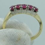 Jugendstil Ring aus 585/- Gelbgold mit 5 Rubine. Hergestellt um 1950.