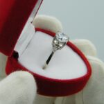 Designerring aus 14ct Gold mit mehreren Zirkonia Steinen. Ein perfektes Erscheinungsbild